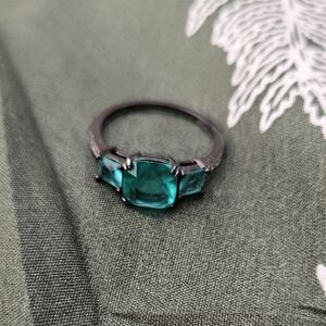 Elegant 925 Silver Ring with Green Gemstones